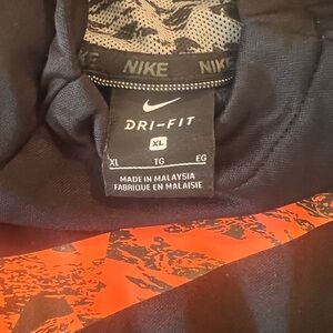 Nike Dri-Fit Youth Hoodie Boys Size XL Fleece lined Black Orange Swoosh